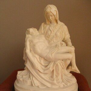 A. Santini Italy Pietà Sculpture 5-6" Resin Classic Figure Made in Italy